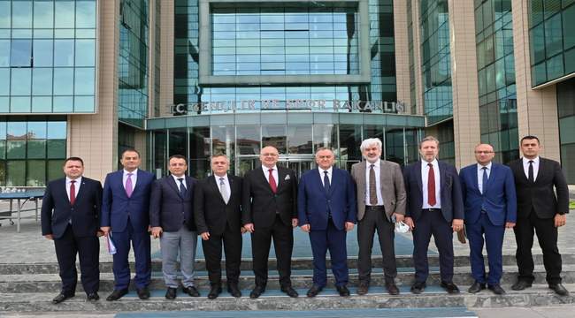 Manisa Büyükşehir Belediye Başkanı Cengiz Ergün, Gençlik ve Spor Bakanı Mehmet Muharrem Kasapoğlu’nu ziyaret etti. 