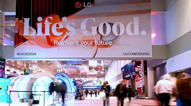 LG’nin 'Akıllı Yaşam Çözümleri' Ürünleri, Ev Dışındaki Mekanlarda ‘Geleceğinizi Yeniden Keşfedin’ Mottosuna Atıfta Bulunarak Gelecekteki Deneyimlere Bakış Sunuyor. 