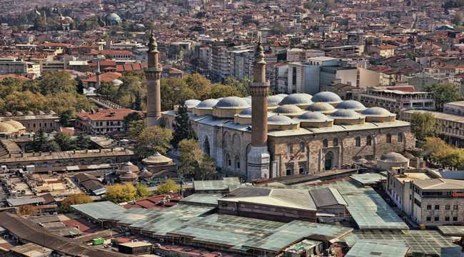 Osmanlı’nın 4’üncü sultanı Yıldırım Beyazıt tarafından Niğbolu Zaferi’nin adağı olarak 1396 – 1400 yılları arasında yaptırılan ve 600 yılı aşkın süredir kentin sembol değeri olarak yerli ve yabancı turistlerin ilgi odağı olan Ulu Cami, gelecek yüzyıllara hazırlanıyor. 