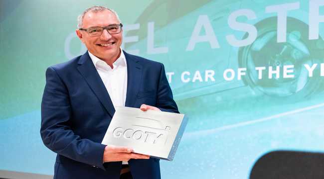 Modern Alman tasarımı ve geleceğe dönük özellikleriyle yeni Opel Astra, segmentinde standartları belirlemeye devam ediyor. Yakın zamanda İngiltere’de düzenlenen Business Car Ödülleri’nde “2022 Yılının En İyi Aile Otomobili” seçilen model, şimdi ise Almanya’da yeni bir ödülün daha sahibi oldu. Almanya’da Yılın Otomobili Ödülleri’nin bağımsız jürisi, kendi segmentindeki rakiplerini açık ara geride bırakan yeni nesil Astra ve Astra Sports Tourer'ı Almanya'nın en iyi kompakt sınıf otomobili seçti. 