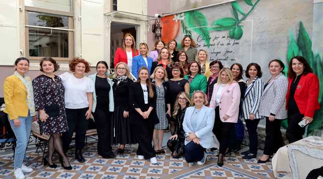 Ege İş Kadınları Derneği (EGİKAD) ile Türkiye Kadın Girişimciler Derneği (KAGİDER) imzaladıkları iyi niyet protokolü ile işbirliği kararı aldı.