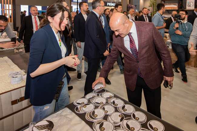 İzmir Büyükşehir Belediye Başkanı Tunç Soyer'in ev sahipliği yaptığı açılış törenine Gençlik ve Spor Bakanı Mehmet Kasapoğlu, İzmir Valisi Yavuz Selim Köşger, milletvekilleri, odalar ve sivil toplum kuruluşlarının temsilcileri katıldı.