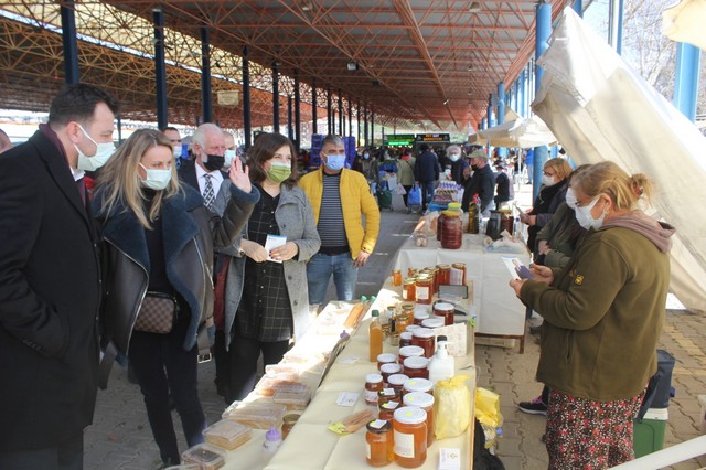 2021/03/1616935705_deva_seferihisar_pazar_12.jpg