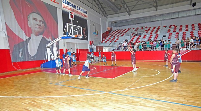 2022/05/1653242081_bayrakli-da_okullar_arasi_basketbol_turnuvasi6.jpg