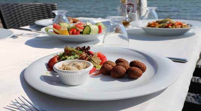 2022/08/1659989147_bayrakli_kafe_-1.jpg