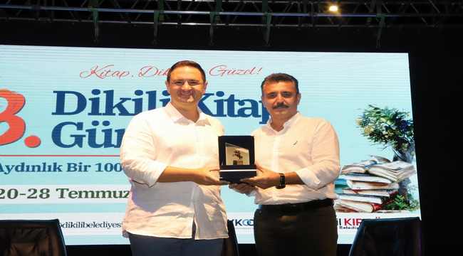 2024/07/1722183989_dikili-kitap-gunleri-nde-batakliktan-nasil-cikacagiz-konulu-soylesi_-2.jpg