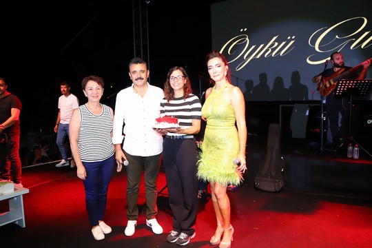 2024/08/1722845053_oyku-gurman-candarli-konser-dikili-belediyesi-2024_-2.jpg