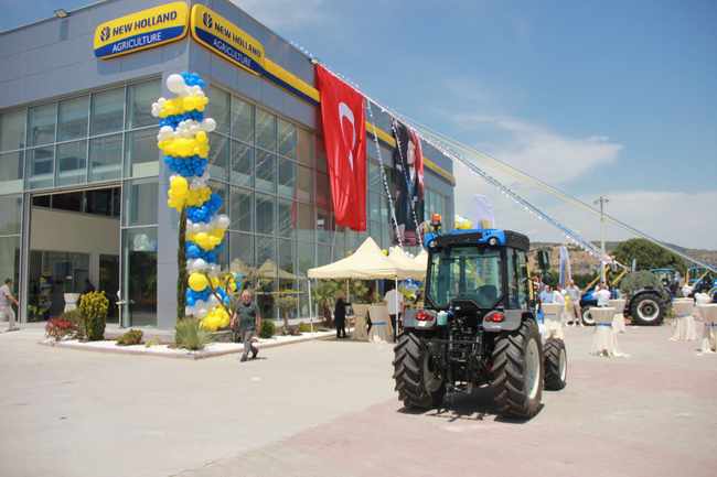 2025/06/1749063155_Ozaltaylar-_new_holland-_3s_plaza-_turk_traktor-_ege_tarimi.jpg