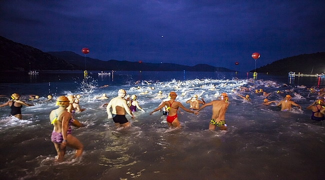 Türkiye'nin ilk Dolunayda Yüzme Yarışı Bodrum'da Yapıldı