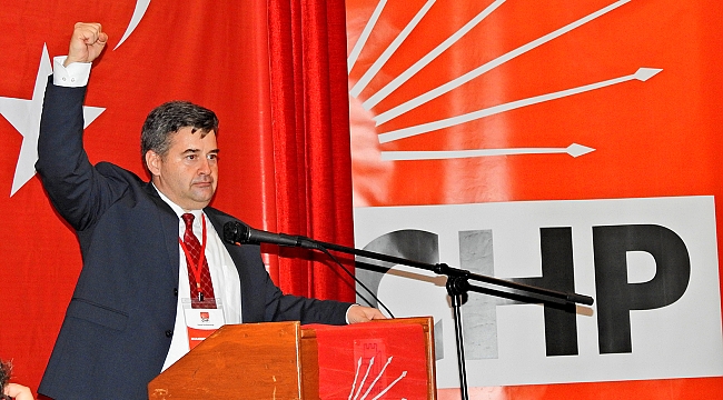  Çeşme CHP'de Ekrem Oran 3. kez başkan seçildi