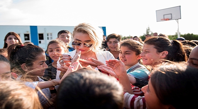 Sıla'dan minik hayranlarına sürpriz