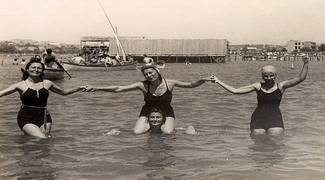 İstanbul'da Deniz Sefası: Deniz Hamamından Plaja Nostalji