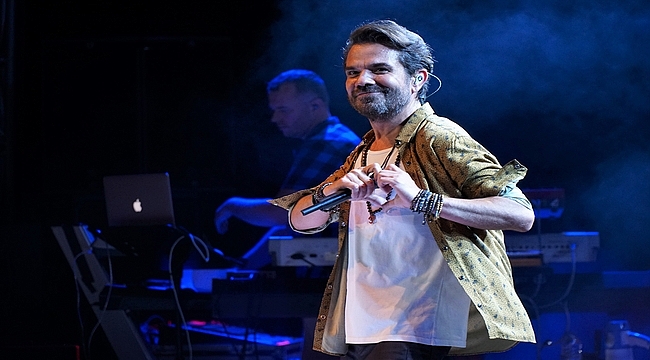 Kenan Doğulu, Altınoluk ve Ayvalık konserleri ile Balıkesir'i ayağa kaldırdı