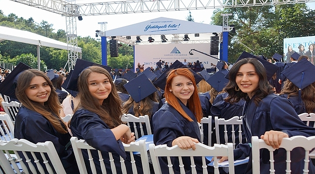 Yeditepe Üniversitesi'nde Mezuniyet Coşkusu