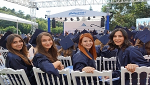 Yeditepe Üniversitesi'nde Mezuniyet Coşkusu