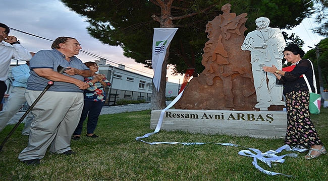 Ressam Avni Arbaş'ın heykeli törenle açıldı