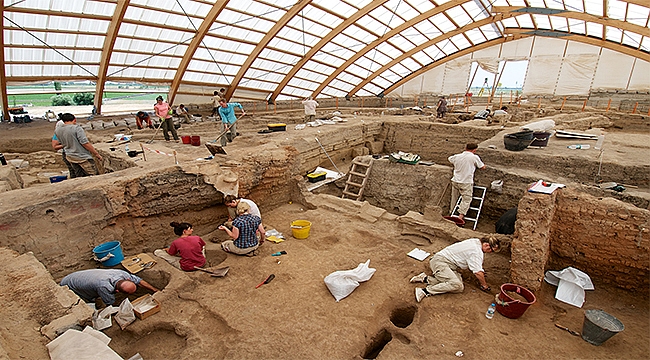 "Bir Kazı Hikâyesi: Çatalhöyük" Sergisi Londra'da...