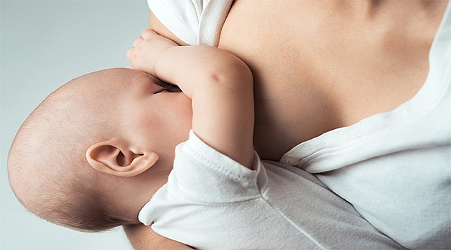 Yenidoğan Bebeklerde Emzirme Nasıl Olmalıdır?