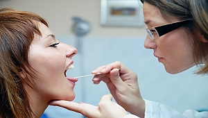 Diş Eti Büyümesi: Nedenleri, Belirtileri ve Tedavisi
