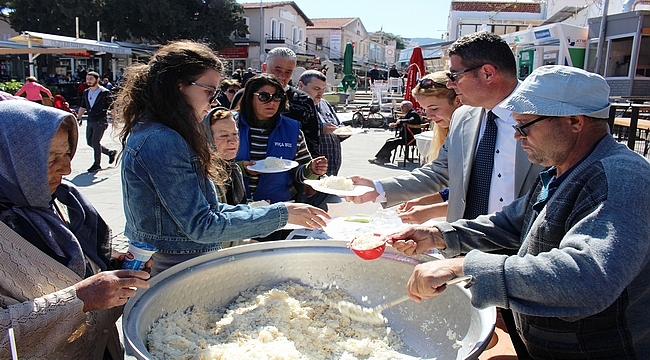 İYİ Parti Foça İlçe Teşkilatı'ndan Şehitler İçin Pilav Hayrı