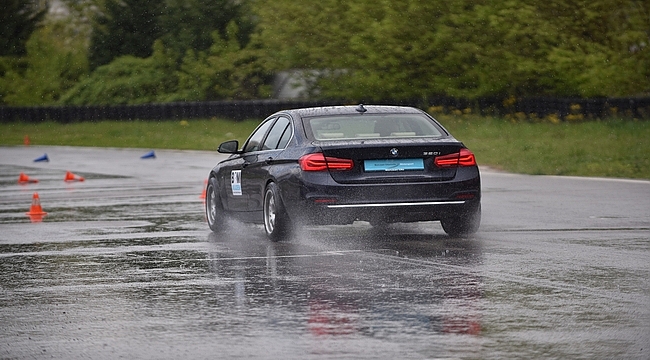 BMW'nin Kadın Kullanıcıları Performans Sürüş Eğitimi İle Piste İndi