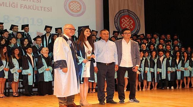 Egeli 200 Diş Hekimi diplomalarına kavuştu