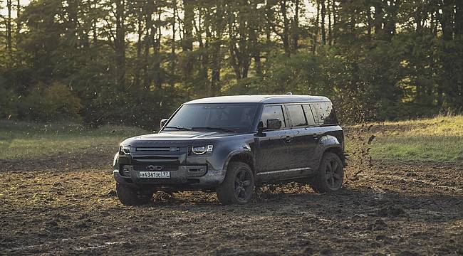 Yeni Land Rover Defender Bu Kez James Bond'un Zorlu Testinden Geçiyor