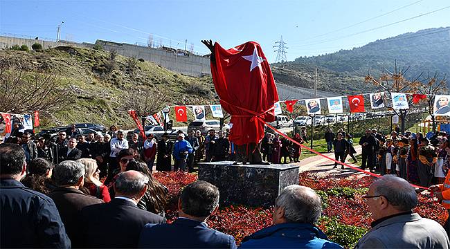 Atatürk Heykeli Yeni Yerine Taşındı