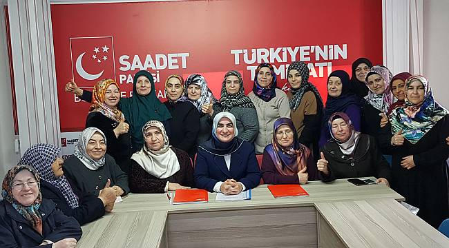 Saadet Partisi Kadın Kolları Genel Başkanı Asiltürk İzmir'de