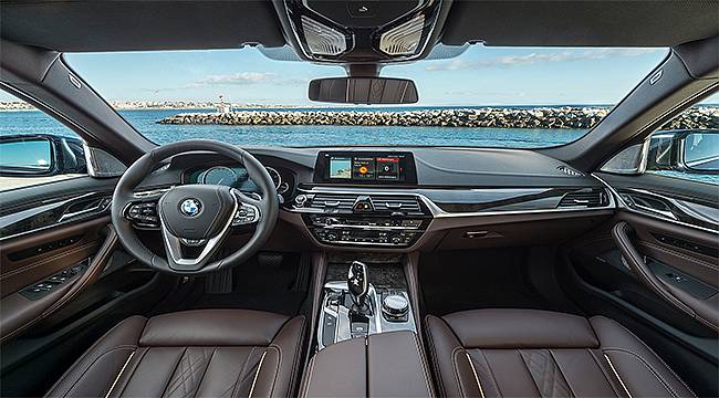 Yeni BMW 3 Serisi ve BMW 5 Serisi Almanya'da Yılın Otomobilleri Seçildi