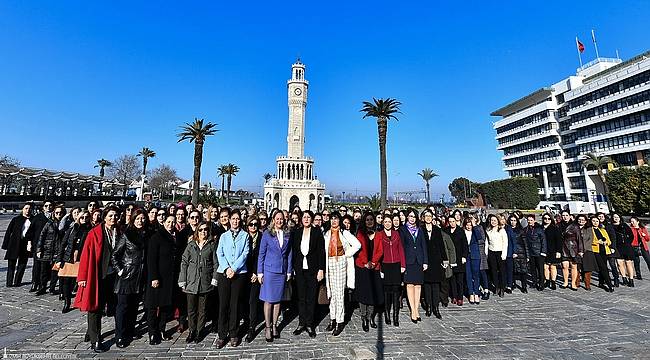 İzmir Büyükşehir Belediyesi'nde yöneticilerin yarısı kadın