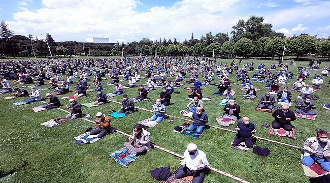 Cuma hasreti parkları doldurdu