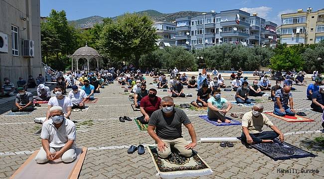 Antalya Büyükşehir Belediyesi 100 bin seccade dağıttı