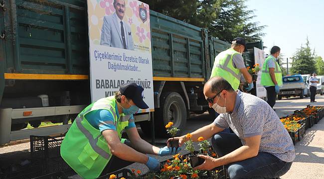 Babalar Günü'nde de Çiçekler Büyükşehir'den