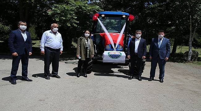 Başkan Şimşek, Gölbaşı Ziraat Odası'na traktör hediye etti