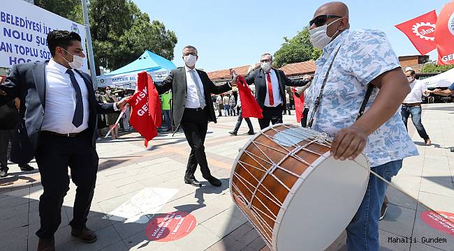 Gaziemir'de toplu sözleşmeye gecikmeli kutlama 