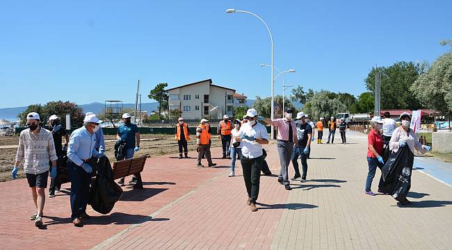 Gemlik Kent Konseyi'nden sahil temizliği