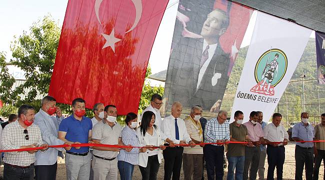 Mendegüme Toptan Erik ve Kiraz Pazarı törenle açıldı