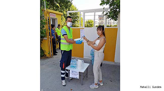 YKS'de ter dökecek öğrencilere su ve maske desteği