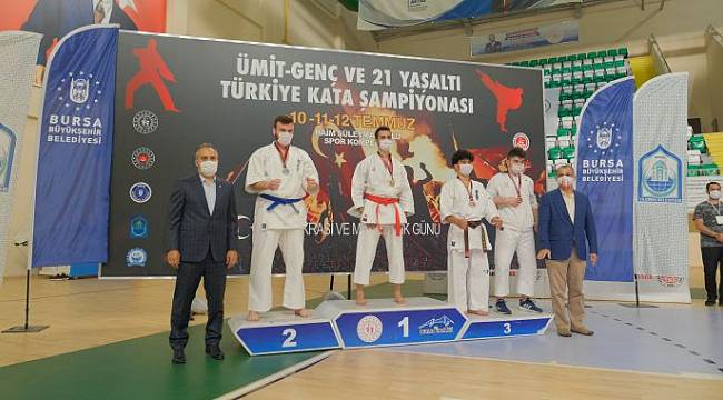 Başkan Aktaş'tan Türkiye şampiyonlarına madalya 