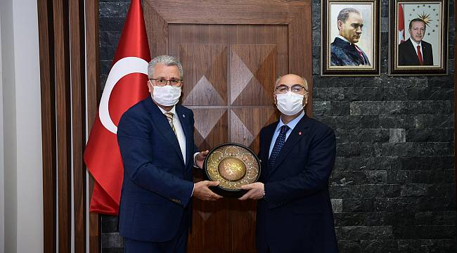 İzmir Valisi Yavuz Selim Köşger EÜ'yü ziyaret etti 