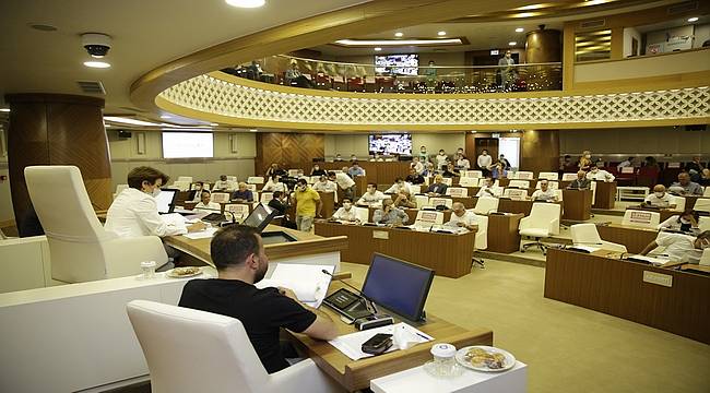 Antalya Büyükşehir Belediye Meclisi'nden usta tiyatrocuya vefa