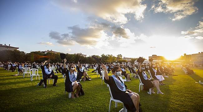 Boğaziçi Üniversitesi 2020 mezunlarını COVID 19 önlemlerine uygun törenle uğurladı