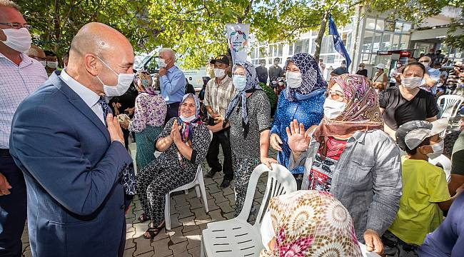 İzmir Büyükşehir Belediyesi'nden köylülere hijyen kiti ve gıda kolisi 