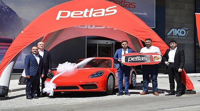 Petlas reklamındaki kırmızı Porsche, Bursa'ya gitti 