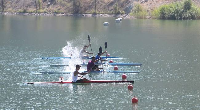 Sarısungur Göleti'nde kano yarışları yapıldı