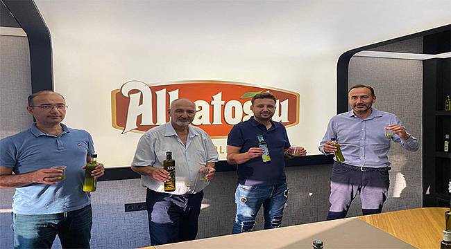 Alhatoğlu'ndan ilk zeytinyağına altın hediye