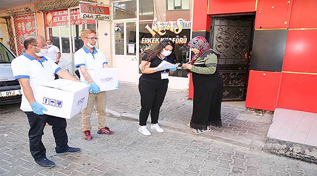 Buca'daki mültecilere gıda ve hijyen desteği