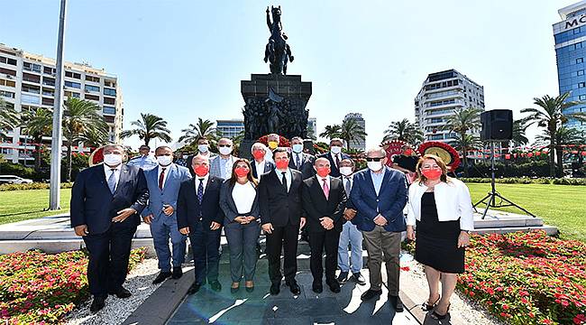 CHP İzmir İl Başkanlığı İzmir'in kurtuluşunun 98'inci yıldönümünü kutladı