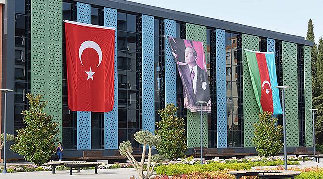 Aliağa, Türk ve Azerbaycan bayrakları ile donatıldı
